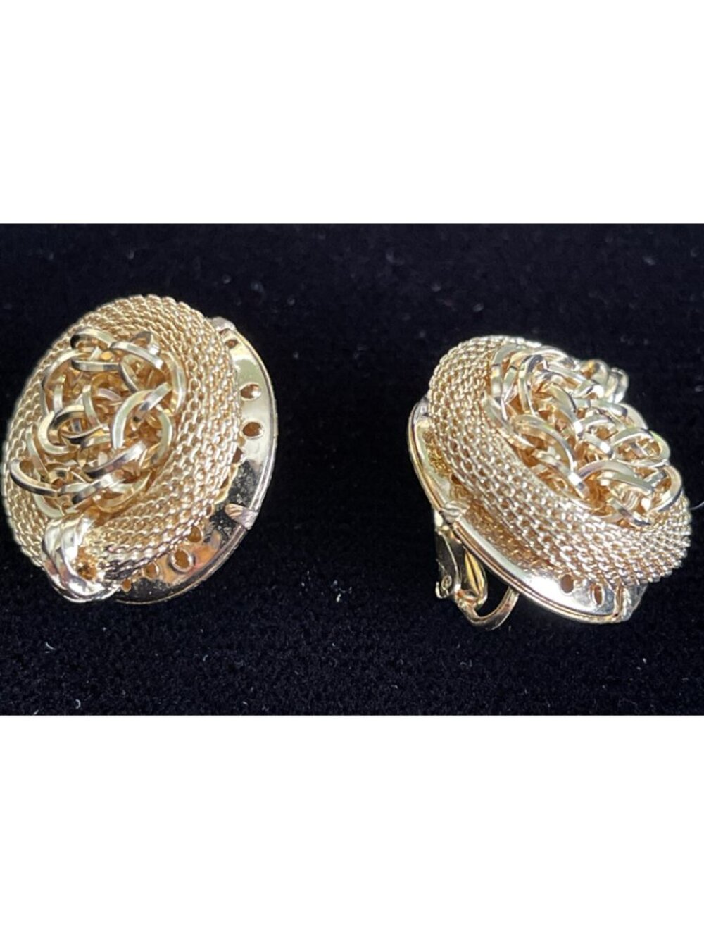 Vogue Earrings Signed Gold Tone Clip On Mesh Chain Bold Statement Vintage 1980s - Picture 3 of 7